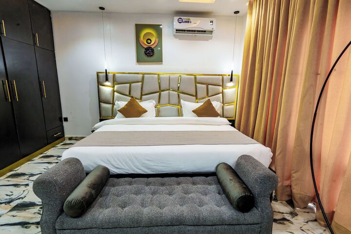 Room 12 of 87