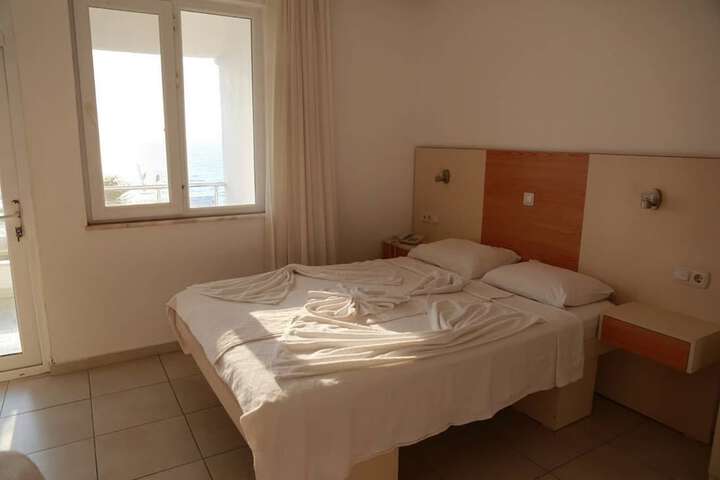 Room 6 of 19