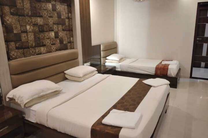 Room 5 of 12