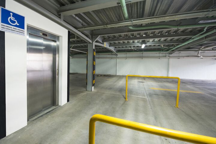 Business Center 28 of 35