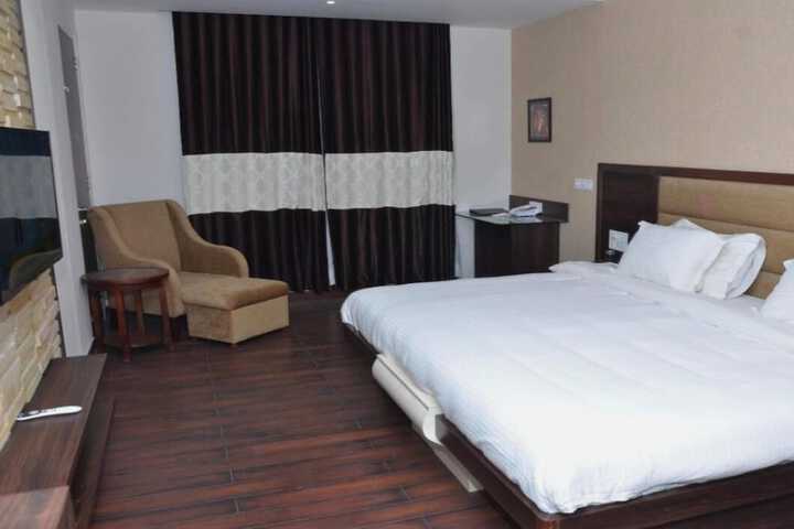 Room 4 of 18