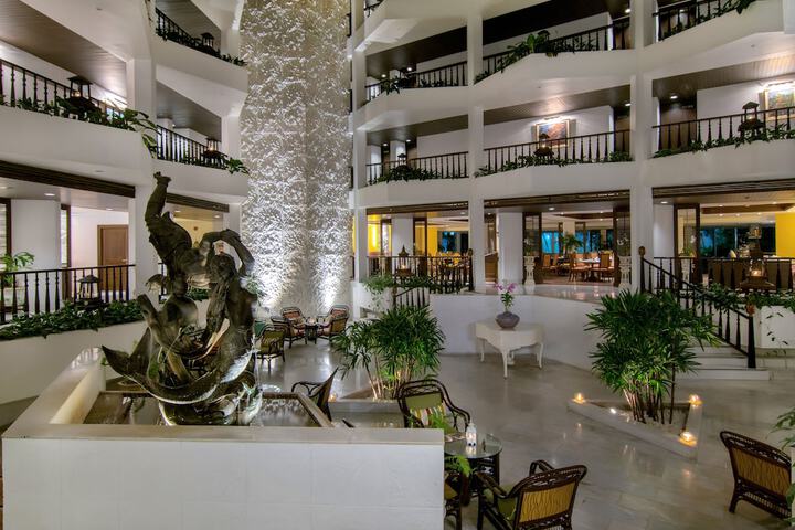Entrance & Lobby