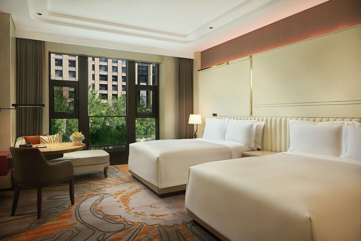 Room 34 of 104