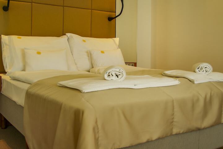 Room 10 of 65