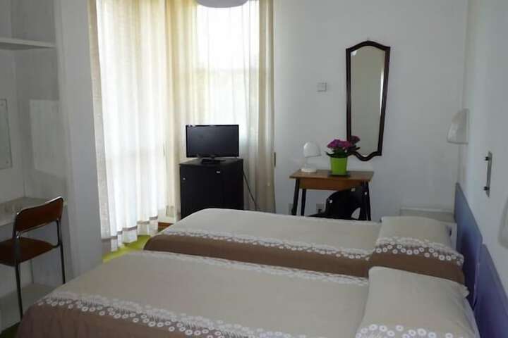 Room 18 of 48