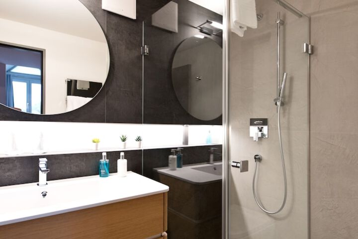Room 15 of 24