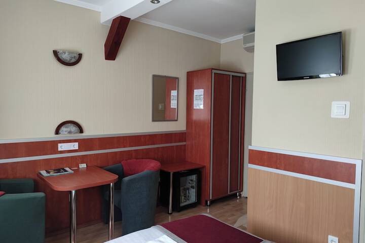Room 9 of 41