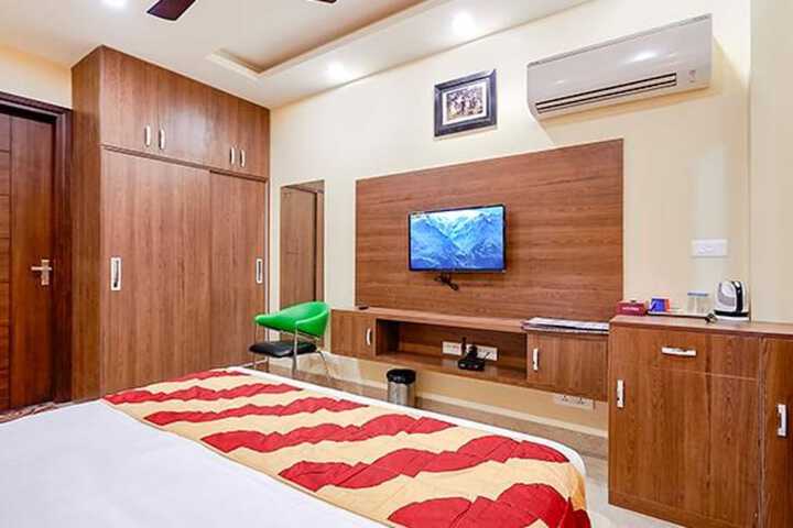 Room 14 of 34