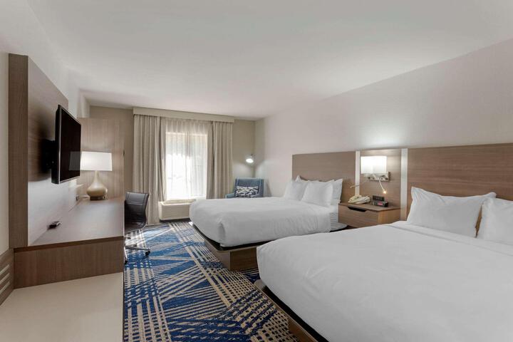 2 Queen Beds (6 of 7)