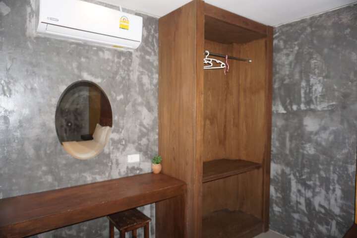 Room 16 of 32