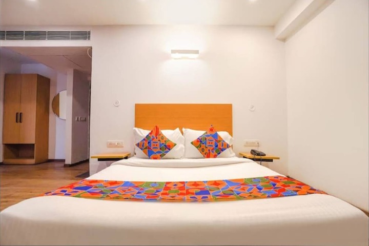 Room 5 of 16