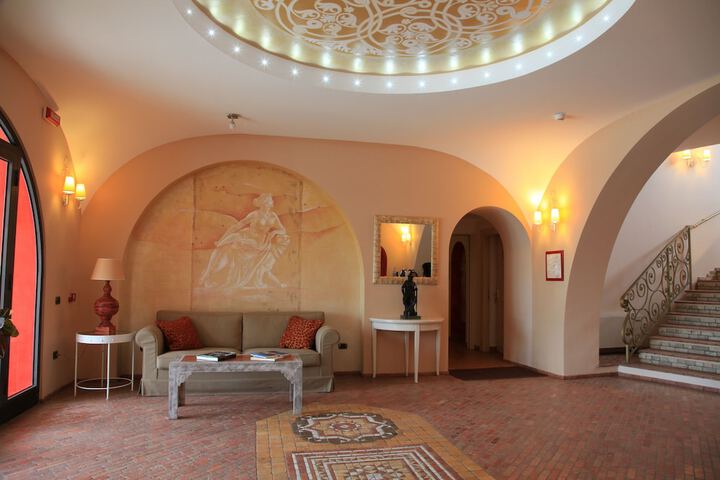 Hotel Interior 7 of 100