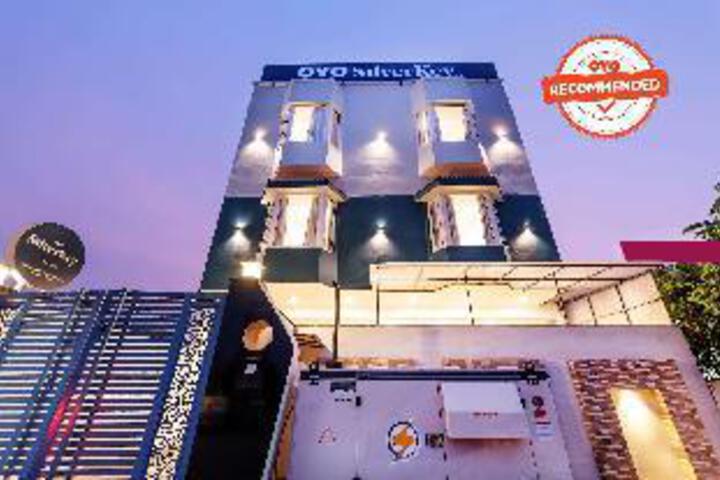 Vaccinated Staff- Silverkey Executive Stays 76353 Mkm Market