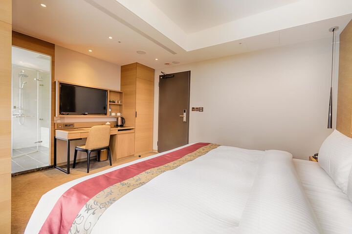 Room 28 of 105