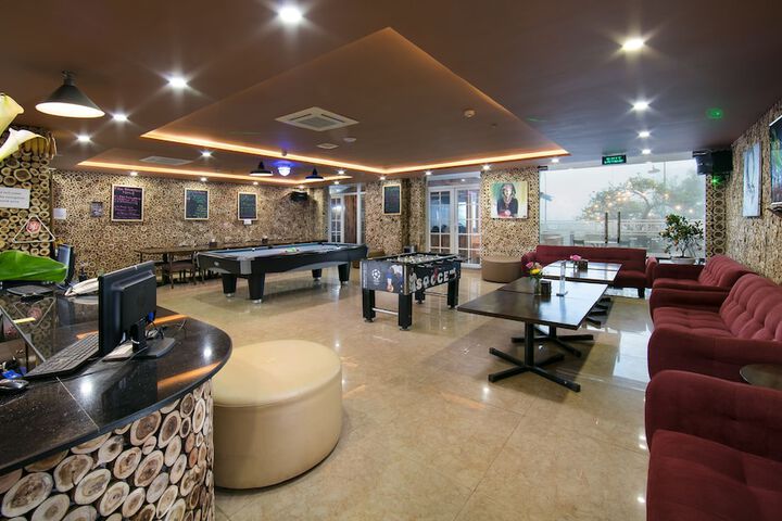 Lounge 46 of 54