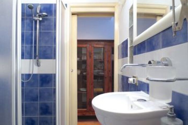 Room 15 of 159