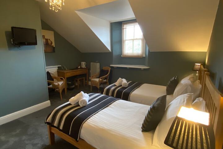 Room 35 of 60