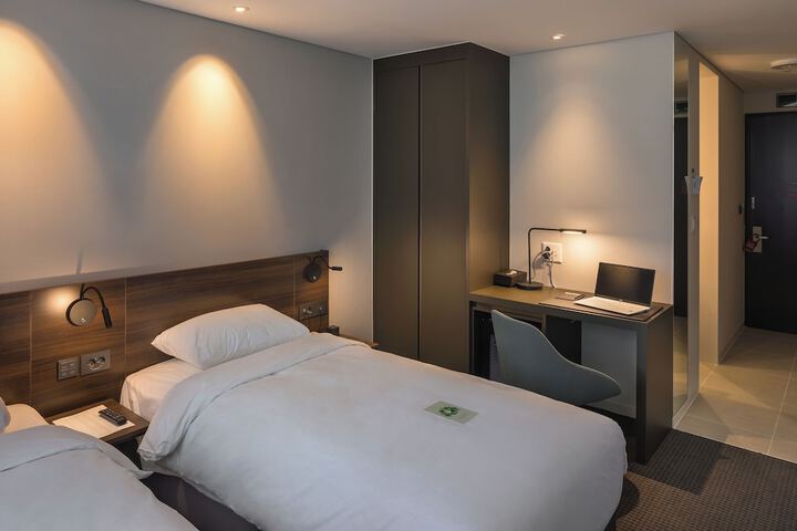 Room 7 of 60