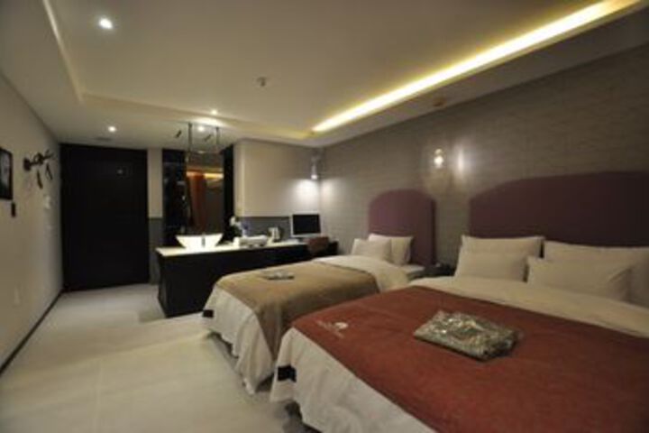 Room 29 of 76