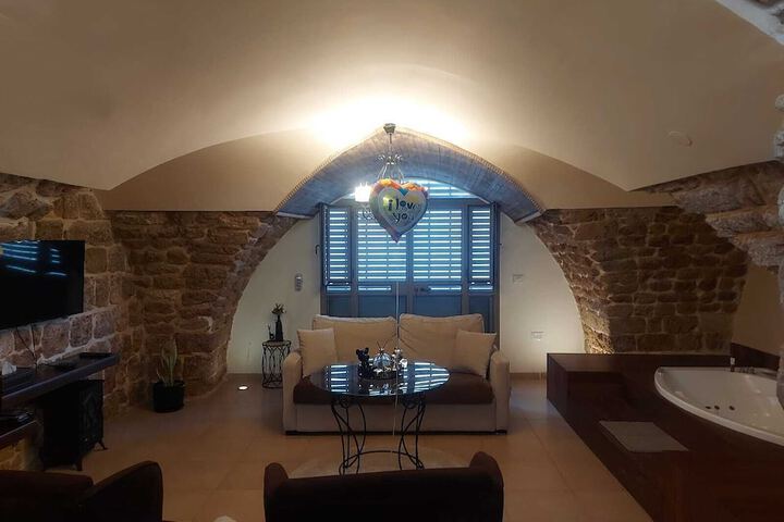 Room 9 of 23
