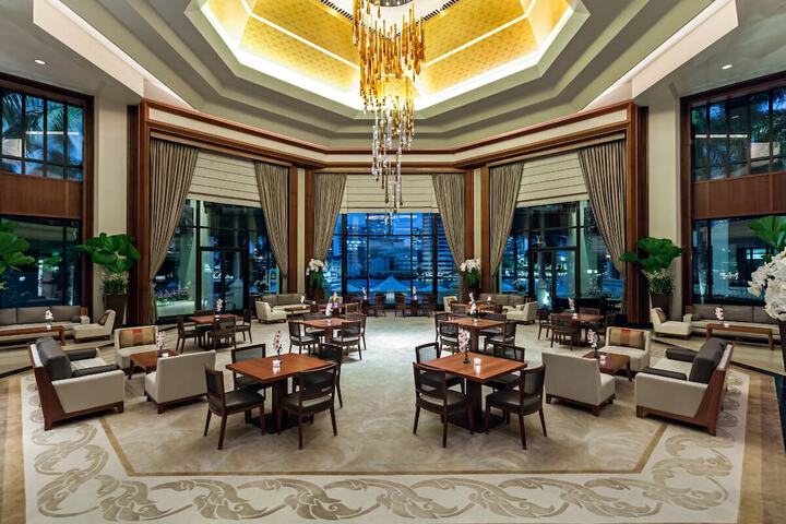 Entrance & Lobby