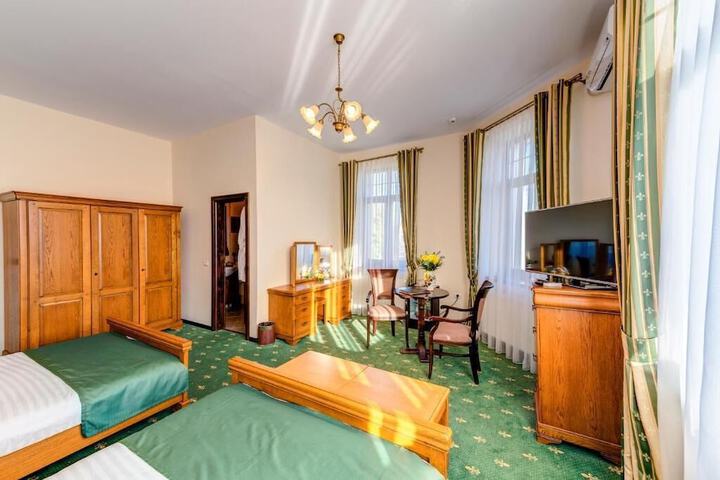 Room 15 of 90