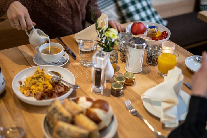 Breakfast/Coffee Service 83 of 86
