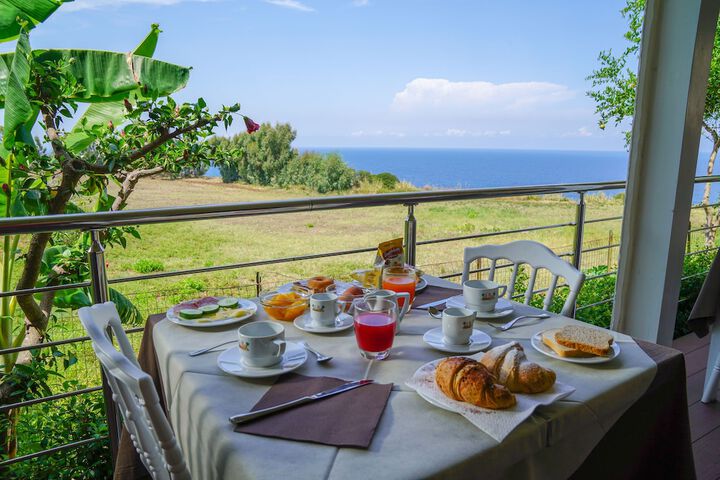 Breakfast/Coffee Service 26 of 39