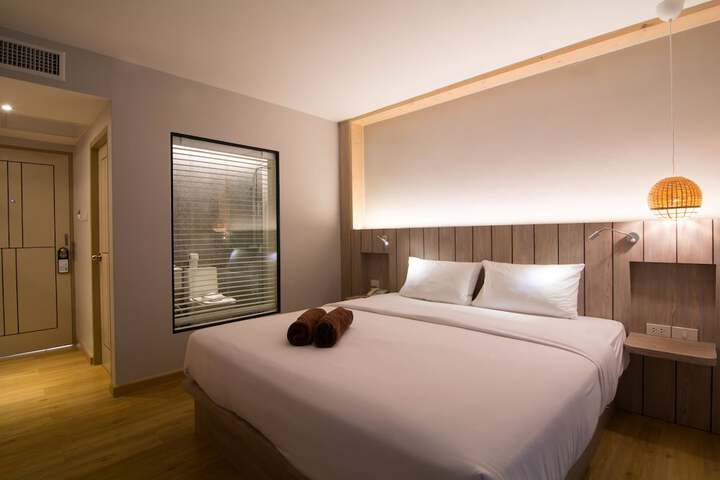 Room 10 of 76