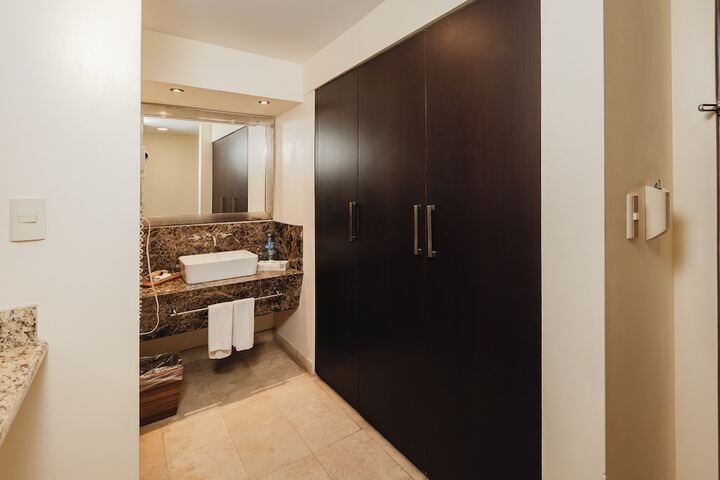 Room 30 of 105