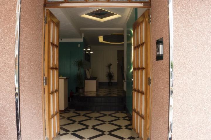Entrance & Lobby