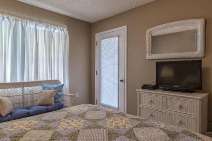 Harbor House Unit 11B in Gulf Shores, AL