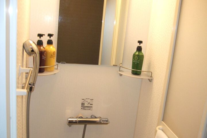 Room 16 of 40