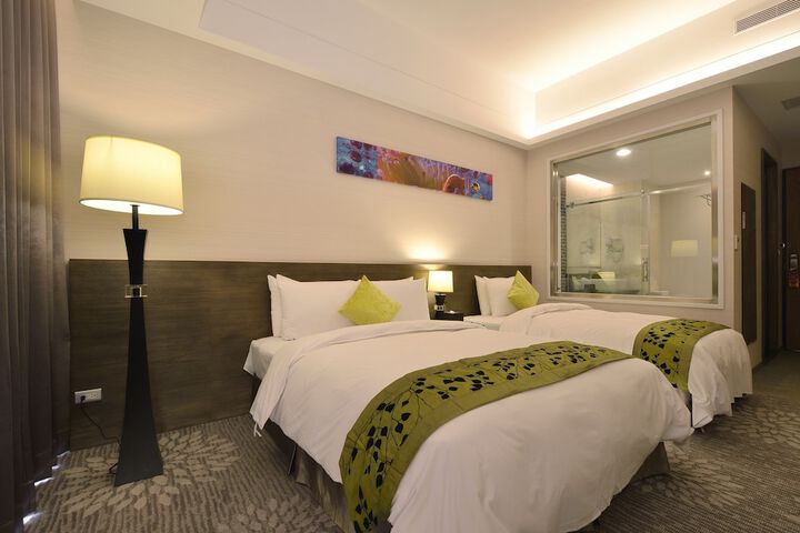 Room 6 of 50