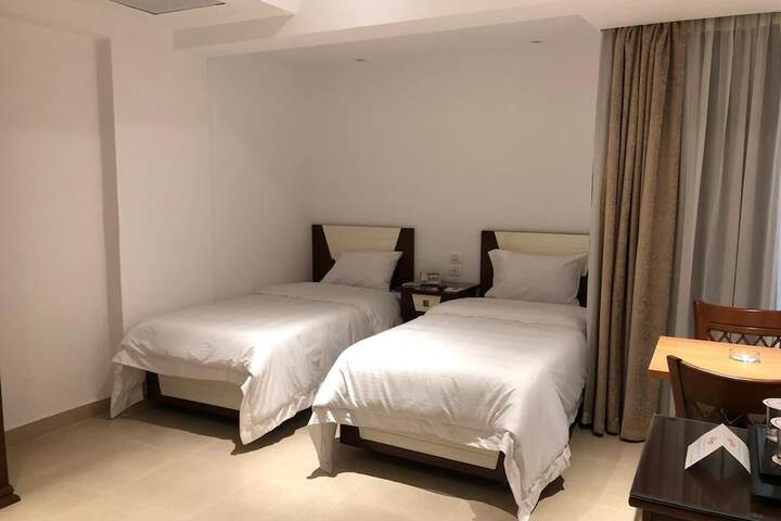 Room 12 of 43