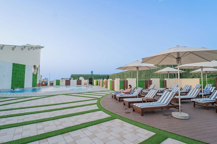 Hotel with Pool