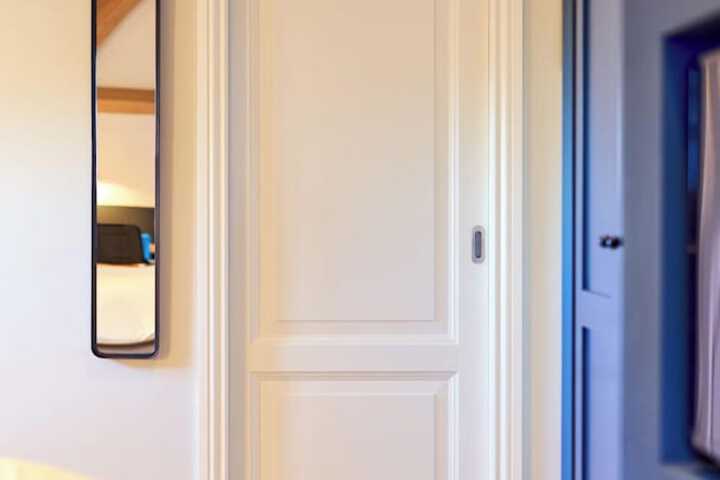 Room 27 of 61