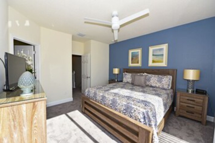 Room 8 of 11