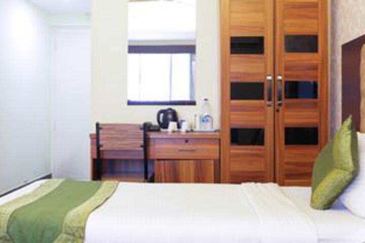 Room 17 of 33