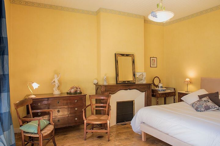 Room 3 of 42