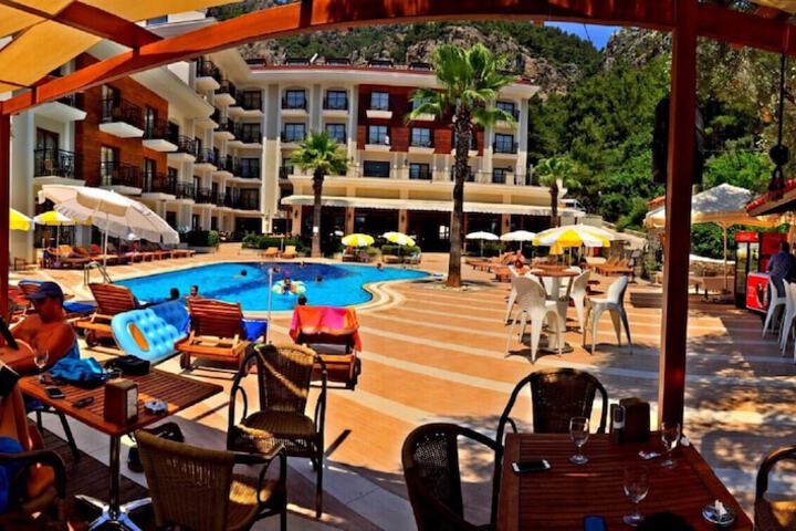 Pool Hotel