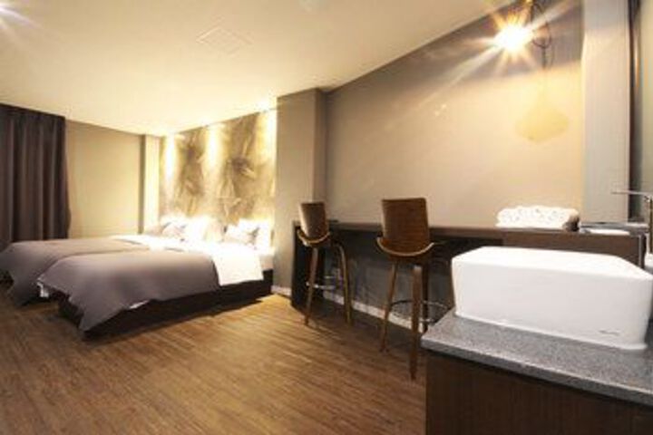 Room 34 of 51