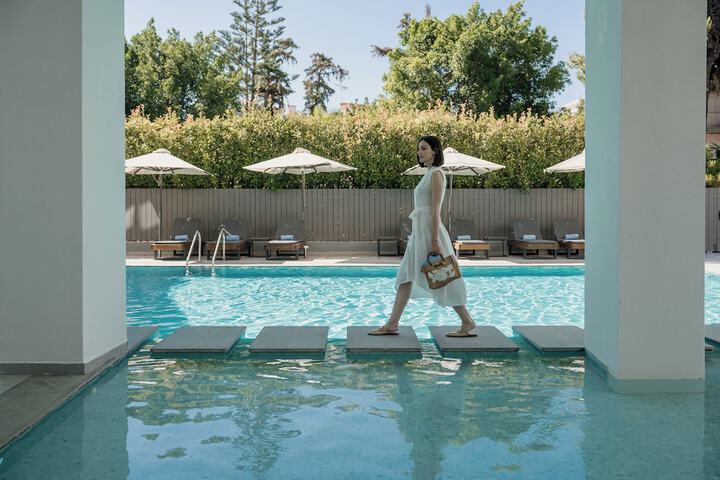 Pool 44 of 86