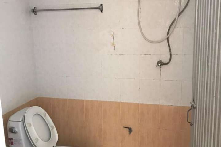 Room 10 of 13