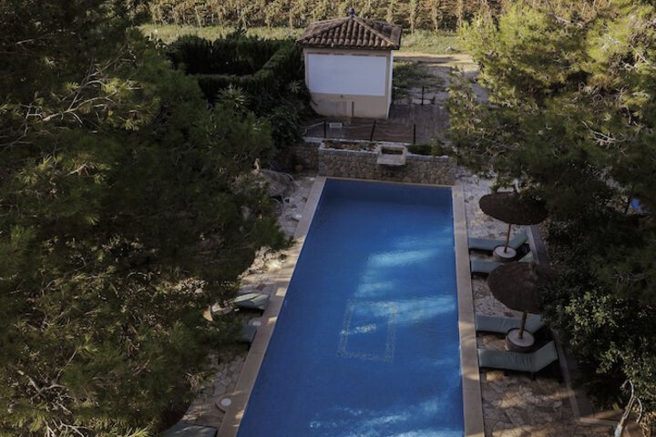Pool 42 of 82