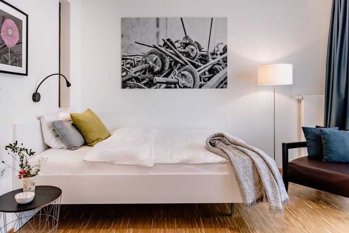 Room 8 of 96