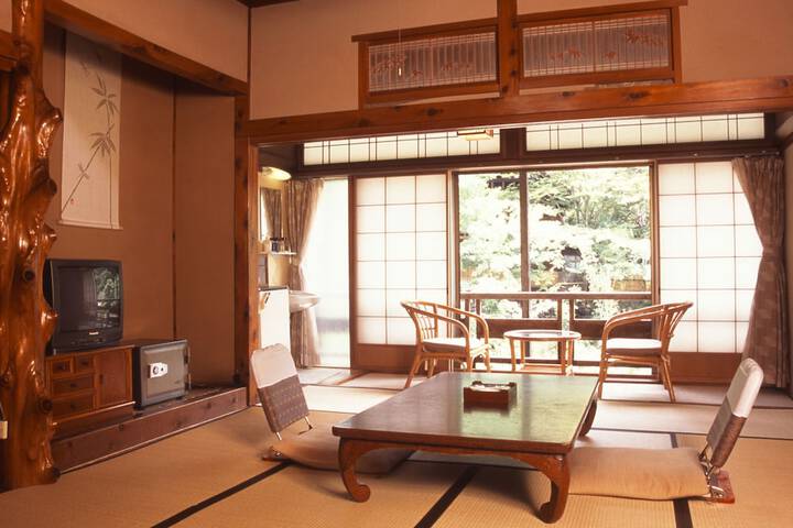 Room 6 of 42