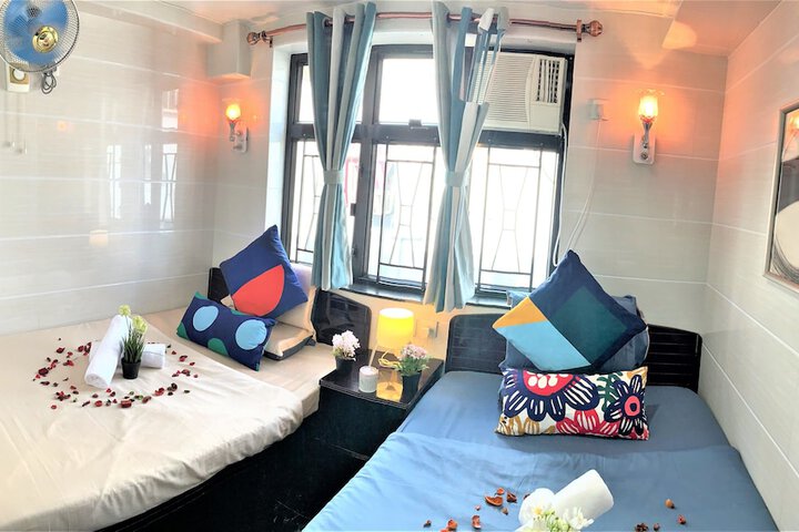 Room 13 of 37
