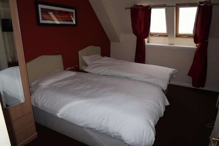 Room 7 of 38