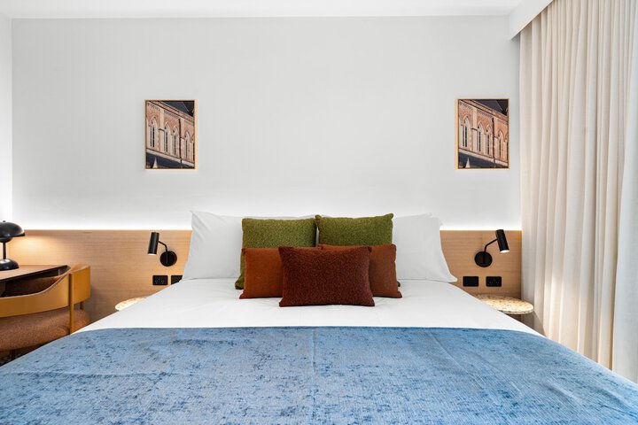 Room 33 of 46
